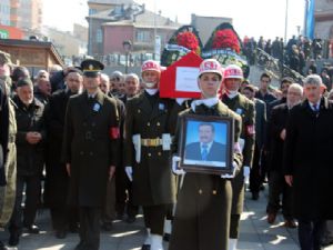 KALP KRİZİ SONUCU HAYATINI KAYBEDEN KIBRIS GAZİSİ, SON YOLCULUĞUNA UĞURLANDI