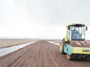 Büyükşehir, yol güvenliği için beton oto korkuluk yapıyor