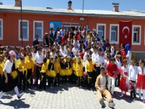 ER-VAK GENÇLİK'TEN 23 NİSAN SÜRPRİZİ