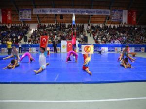 ATATÜRK'Ü ANMA GENÇLİK VE SPOR BAYRAMI KUTLAMA TÖRENİ YAPILDI