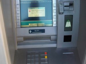 ATM'DE İLGİNÇ DOLANDIRICILIK