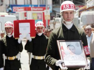 Terhisine 25 gün kala şehit düşen asker, son yolculuğuna uğurlandı