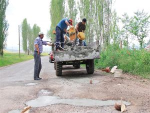 Narman'da vatandaşlar  kasisleri betonla kapattılar