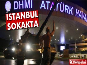 İstanbul'da vatandaşlar sokaklara döküldü