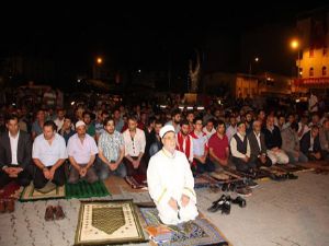 Oltu'da teheccüd namazı kılındı