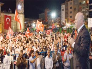 MİLLİ İRADENİN HÜR SESİ Erzurum'da demokrasi coşkusu