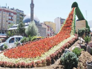 Darbe girişimine çiçekli top arabasıyla tepki