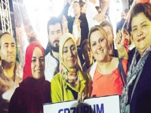 Erzurum Girişimci Kadınlar Derneği demokrasi nöbetinde