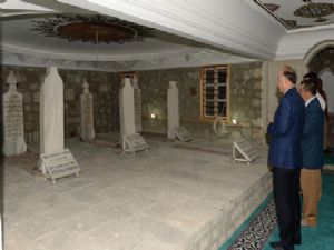 Vali Azizoğlu, Muhammed Lutfi Efe'nin türbesini ziyaret etti