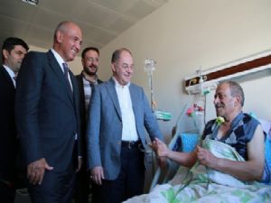 Bakan Akdağ'dan hastalara bayram ziyareti