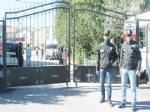 Okul önlerinde  ZEHİR AVI