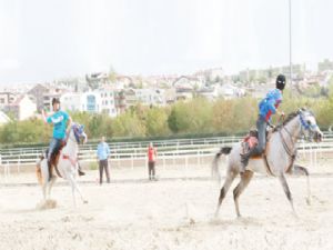 Atlı Cirit Ligi hız kesmiyor 