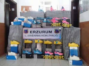 Erzurum'da 936 çift kaçak spor ayakkabısı ele geçirildi