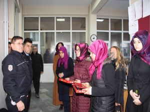 Oltu Anadolu Kız İmam Hatip Lisesi Öğrencilerinden Polislere Taziye Ziyareti