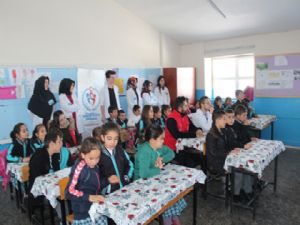 Gençlik liderlerinden Güzelova Köyüne çıkarma