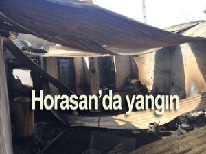 Horasan'da yangında bir ev kül oldu