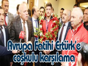 Avrupa Fatihi Ertürk'e coşkulu karşılama