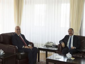 Rektör Karabulut Atatürk Üniversitesi Rektörü Prof. Dr. Ömer Çomaklı'yı ziyaret etti