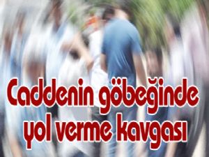 Caddenin  göbeğinde yol verme kavgası