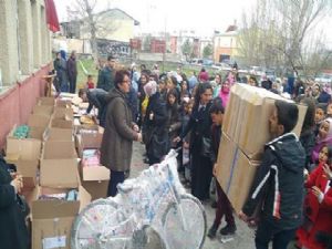 Öğrencilerin hayalindeki hediyeler, İstanbul'dan geldi