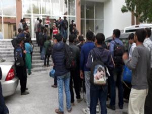 Erzurum'da bir otobüs dolusu kaçak göçmen yakalandı