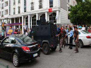 Erzurum'da 1'i polis 4 kişinin yaralandığı olayın ardından 2 kişi daha tabancayla vuruldu