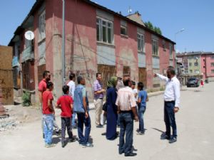 Uyuşturucu bağımlıları mahalleliyi canından bezdirdi