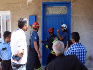 Evde uyuyakalan kadın, polis ve itfaiye ekiplerini harekete geçirdi