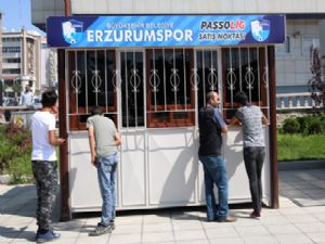Passolig kartı müracaatları nedeniyle Havuzbaşı Kent Meydanı'nda büro açıldı