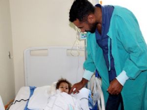 Tandıra düşerek yanan çocuk Erzurum'da tedavi altına alındı