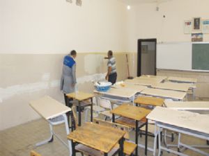 Erzurum Lisesi'nde boya ve tadilat işlerinde sona gelindi
