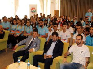 Dünya şampiyonu Milli atlet Guliyev genç sporcularla buluştu