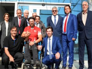 Erzurum Kent Konseyi Başkanı Tanfer'den bedensel engelli milli sporcuya vefa