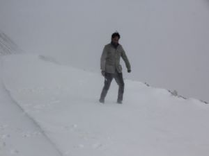 Erzurum'da sıcaklık eksi 10 dereceye düştü. Kar ve tipi ulaşımı etkiledi