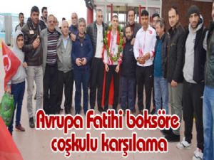 Avrupa Fatihi boksöre coşkulu karşılama