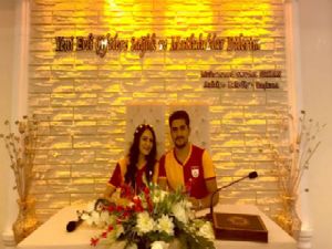 Nikah masasına Galatasaray formasıyla oturdular