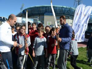 'Mobil Gençlik Merkezim' Erzurum'da