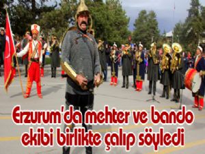 Erzurum'da mehter ve bando ekibi birlikte çalıp söyledi 