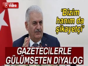 Başbakan Yıldırım ile gazeteciler arasında gülümseten diyalog