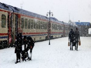 Tren garında muhteşem kar manzarası