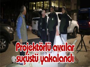 Projektörlü avcılar suçüstü yakalandı