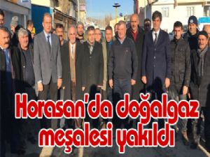 Horasan'da doğalgaz meşalesi yakıldı