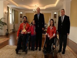 Vali Azizoğlu'ndan şampiyon sporcuya büyük ilgi