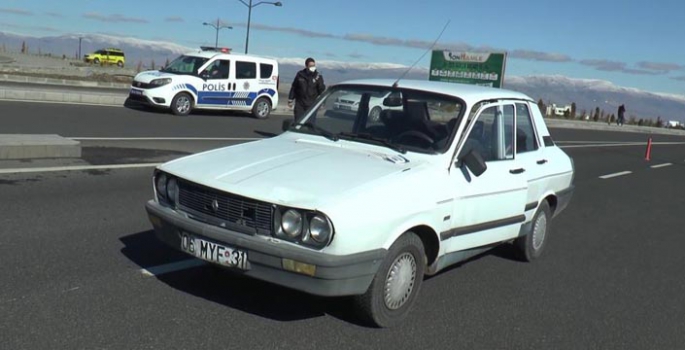 Hastane kavşağında otomobilin çarptığı kadın yaralandı