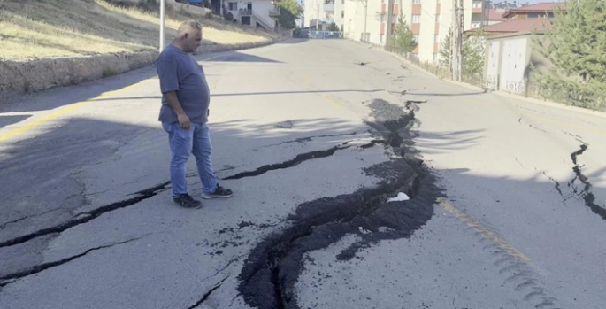 Heyelan bölgesindeki endişeli bekleyişi sürüyor