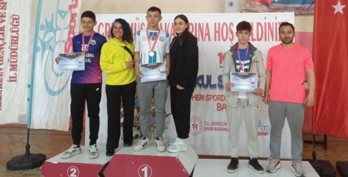 Horasanlı bilek güreşçilerin başarısı