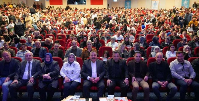 İbrahim Erkal sevgisi, salona sığmadı