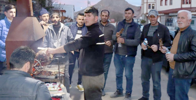 İftarda cağ kebabı ziyafeti