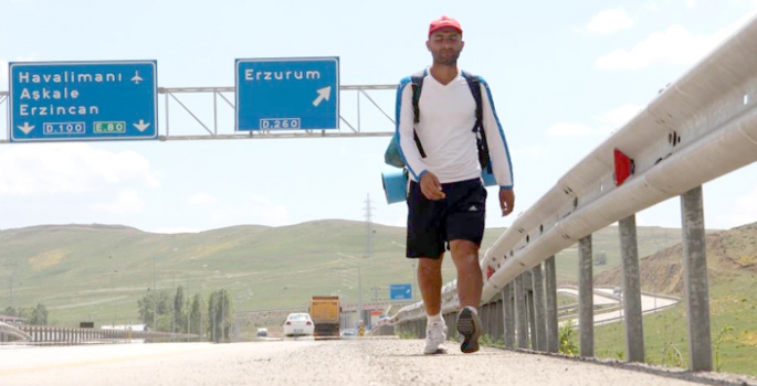 İnsan ve hayvan haklarına dikkat çekmek için 3 ay boyunca 2 bin kilometre yol yürüyecek