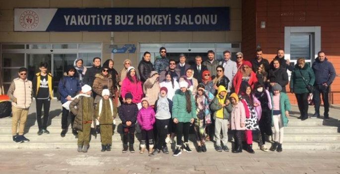 İranlılar Buz Hokeyi Salonuna hayran kaldı